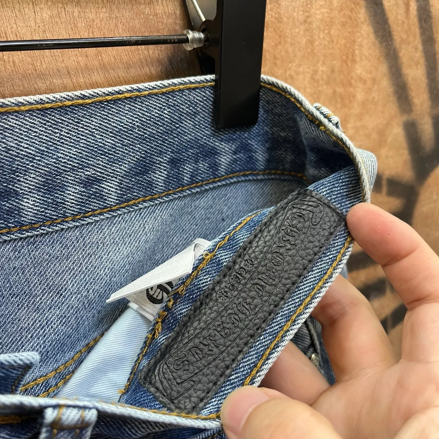 P610 Chrome Hearts Limited Series New City Limited Jeans Chrome Hearts City Limited Jeans vintage levis American made 501 505 517 base remake Levi's American 501 base imported sheepskin 925 silver remake Customers provide waist and pants length or height and weight. The studio will select the most suitable base for you to remake. There are many people doing remakes in the market. Don't belittle or comment. The difference is visible to the naked eye. See and compare for yourself #CHROME HEARTS Unisex style